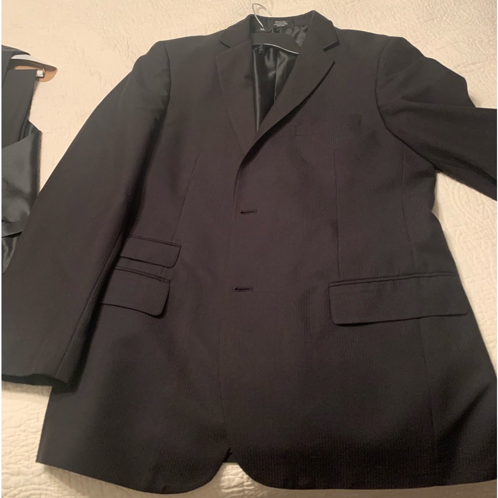 Men’s 3 piece suit black pinstripe size large pants 34x34